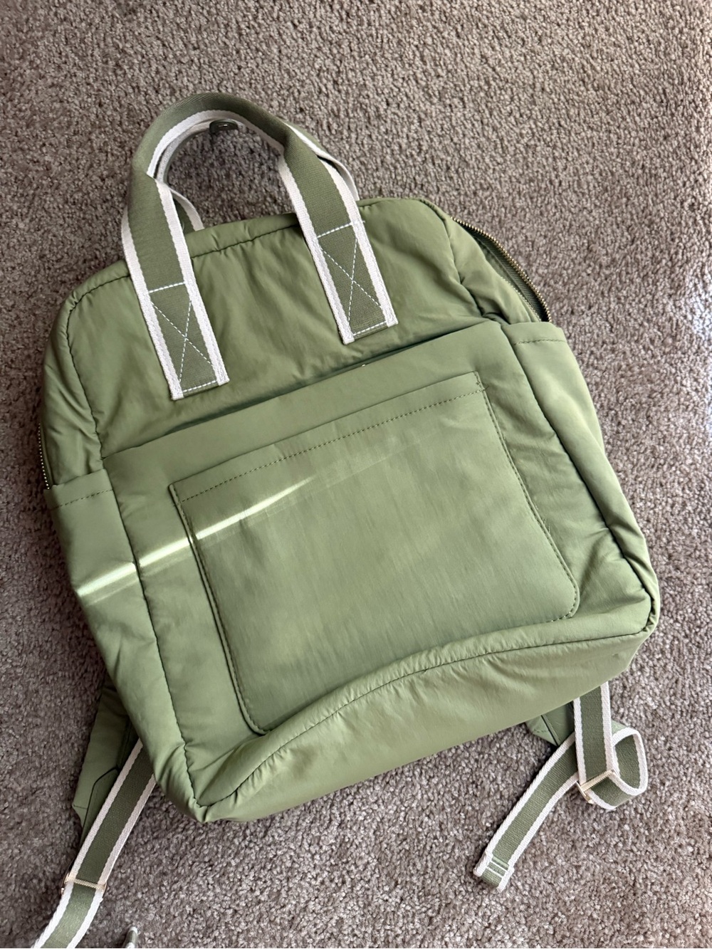 Target Universal Thread Commuter Backpack 💚 - Picture 3 of 5